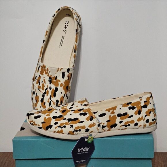 🐮Toms, Alpargata in abstract cown design. NWT-Size 8.5 - Picture 2 of 8